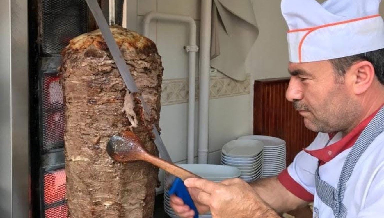 Döner ustası evinde ölü bulundu