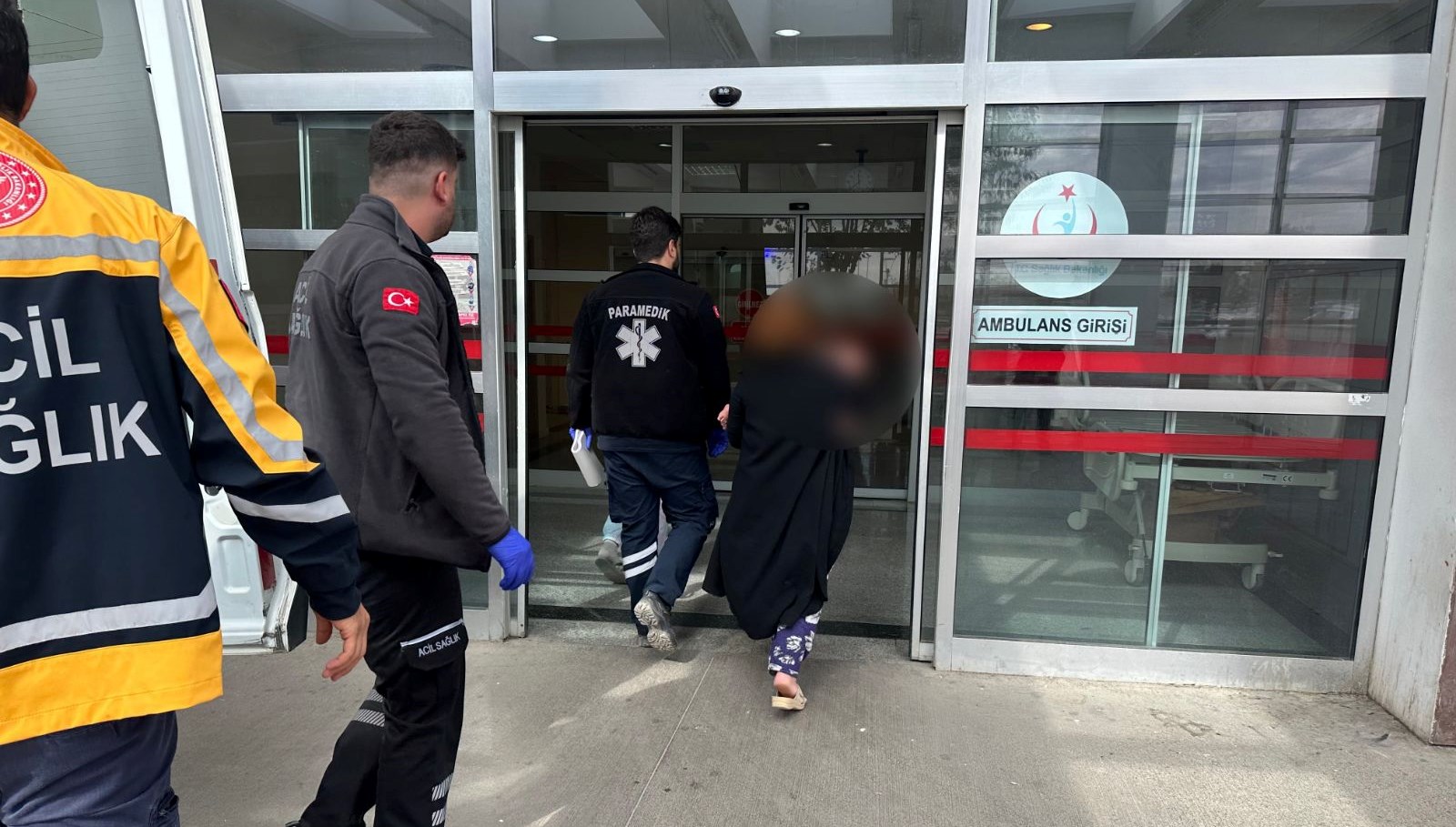 bebegin uzerine caydanlik devrildi aTYGnY3L.jpg