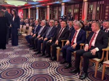 cumhurbaskanligi kulliyesinde 29 ekim ozel programi babacan davutoglu ve erbakan katildi vKterVnN.jpg