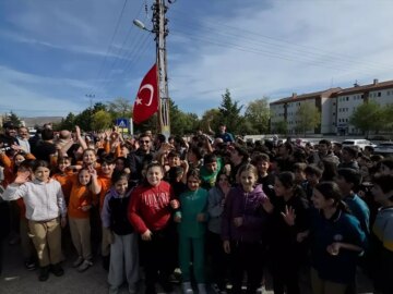 dunya sampiyonu guresciler gumushacikoyde coskuyla karsilandi J6VurBxD.jpg