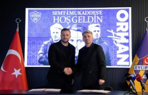 eyupspor orhan ak ile 3 yillik sozlesme imzaladi bScgbKma.jpg