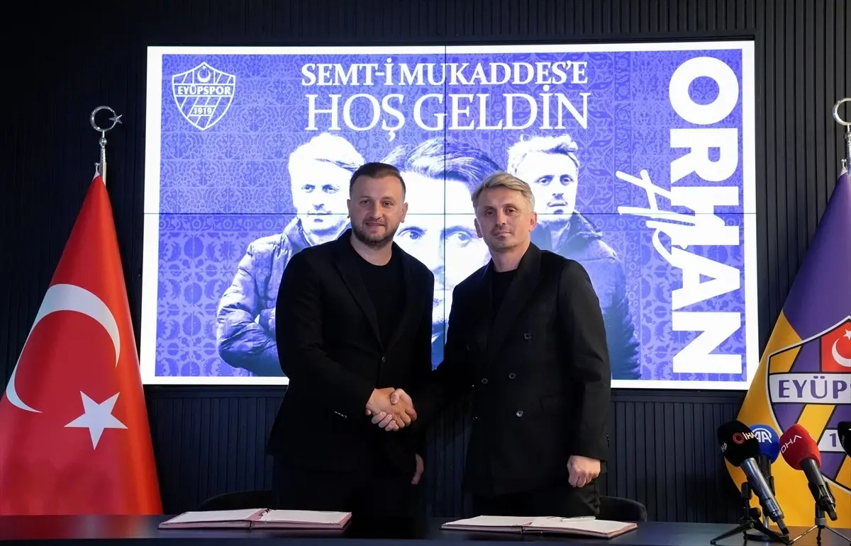 eyupspor orhan ak ile 3 yillik sozlesme imzaladi bScgbKma.jpg