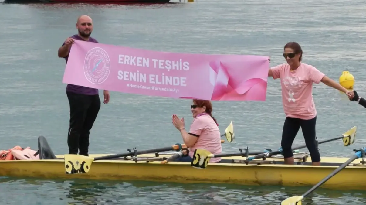 kadikoyde meme kanseri farkindaligi icin kurek etkinligi duzenlendi I7fH8X1C.jpg