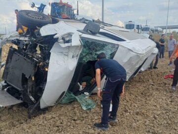 Mersin’de minibüs devrildi: Biri ağır 5 yaralı mersinde minibus devrildi biri agir 5 yarali iX4fzzC6.jpg