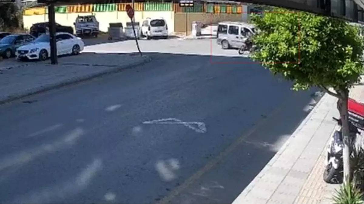 mersinde motosiklet kazasi 2si cocuk 4 yarali EIUikcNV.jpg