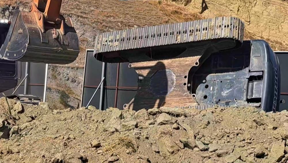sokede is makinesi devrildi bir yarali zqdGXs7V.jpg