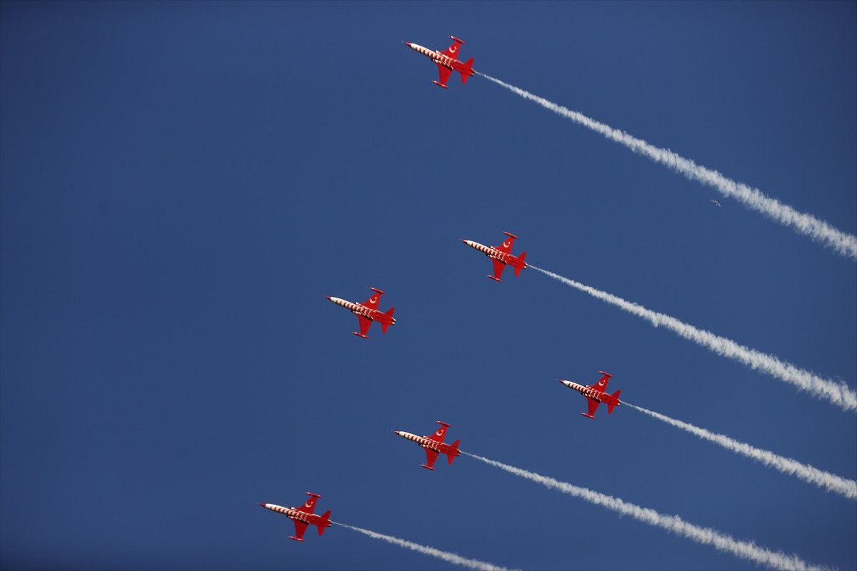 Türk Yıldızları Gösteri Uçuşu