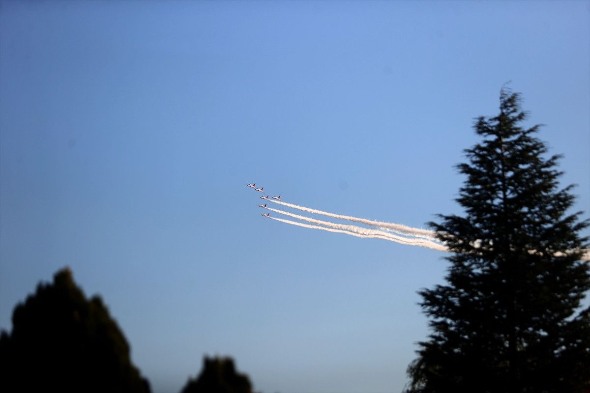 Türk Yıldızları Gösteri Uçuşu