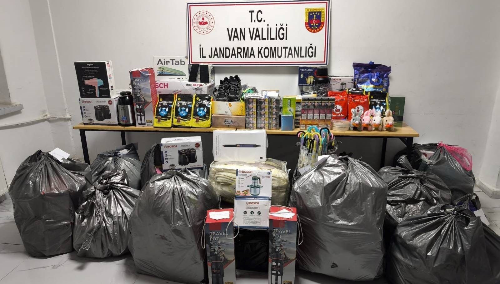 vanda gumruk kacagi malzeme ele gecirildi fIkm3Vrp.jpg