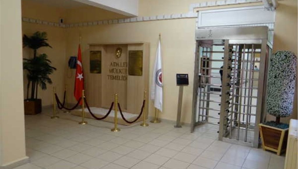 cezaevindeki acik gorustebabasi tarafindan dovulen cocuktan haber var 4AI4YPxA.jpg