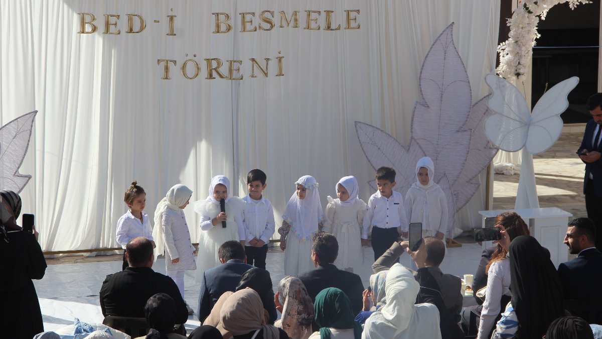 cizrede minikler icin anlamli bed i besmele toreni 2PN56Ryt.jpg