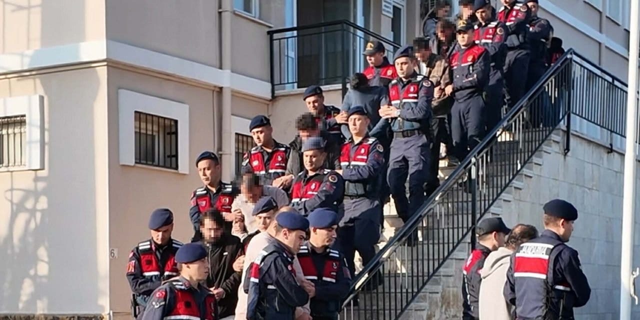 sahte borsa cetesine 7 ilde operasyon 457 milyon liralik vurgun 9SlwCZIA.jpg