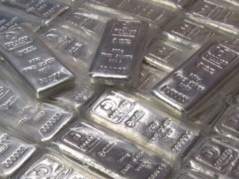 Gümüş Fiyatları Düşüşte: Piyasa Endişeli